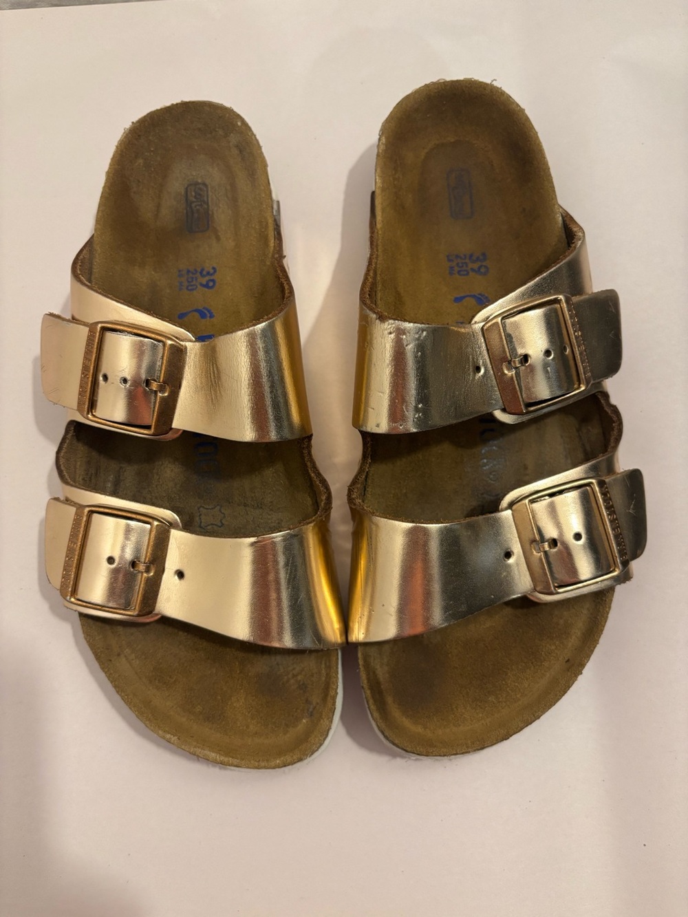 Birkenstock Soft metallic
Women’s Sandals SZ 39